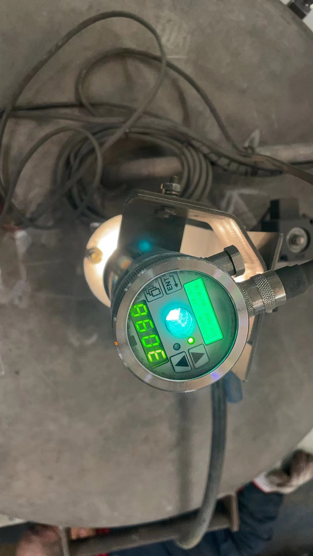 石墨化红外测温仪实拍