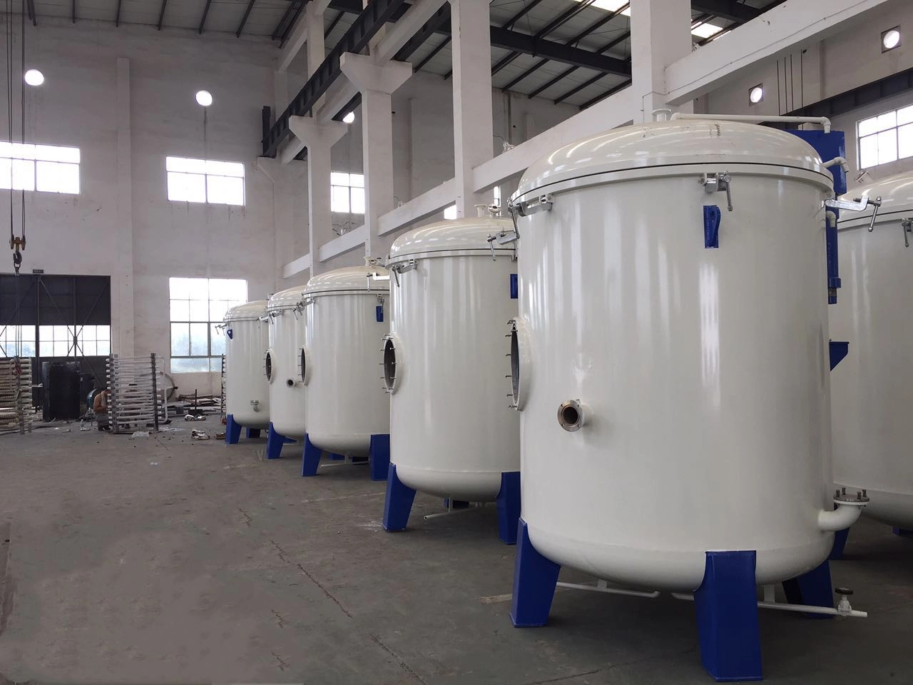 设备总重及最大单件重量？对厂房地面承重有何要求？