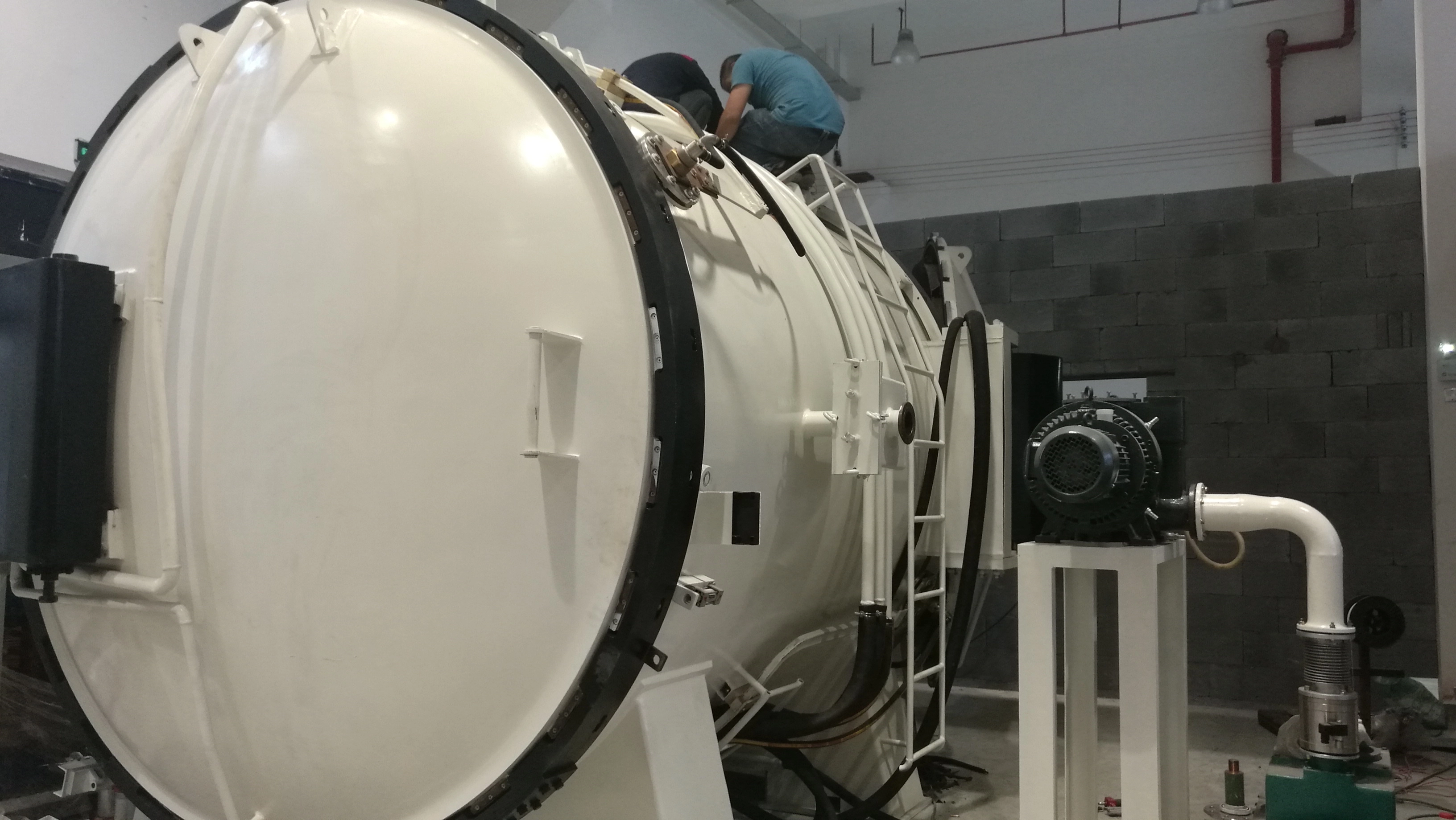 如需处理腐蚀性气体，炉内衬或密封有无特殊处理？